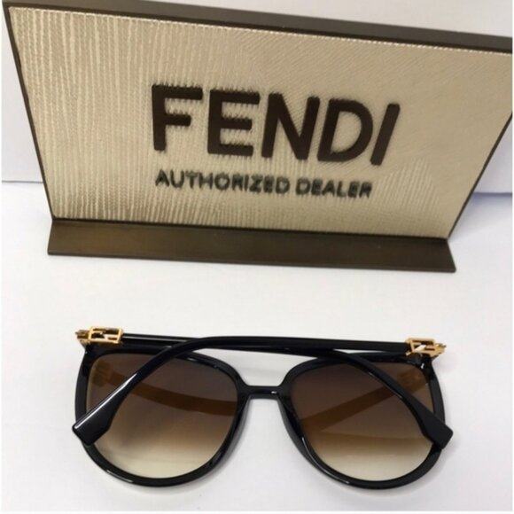FENDI FF Logo Oversize Sunglasses - Picture 6 of 10